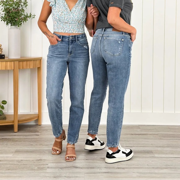 Judy Blue Casual Comfort High Rise Medium Wash Distressed Slim Leg Jeans 7/28 - Picture 4 of 13